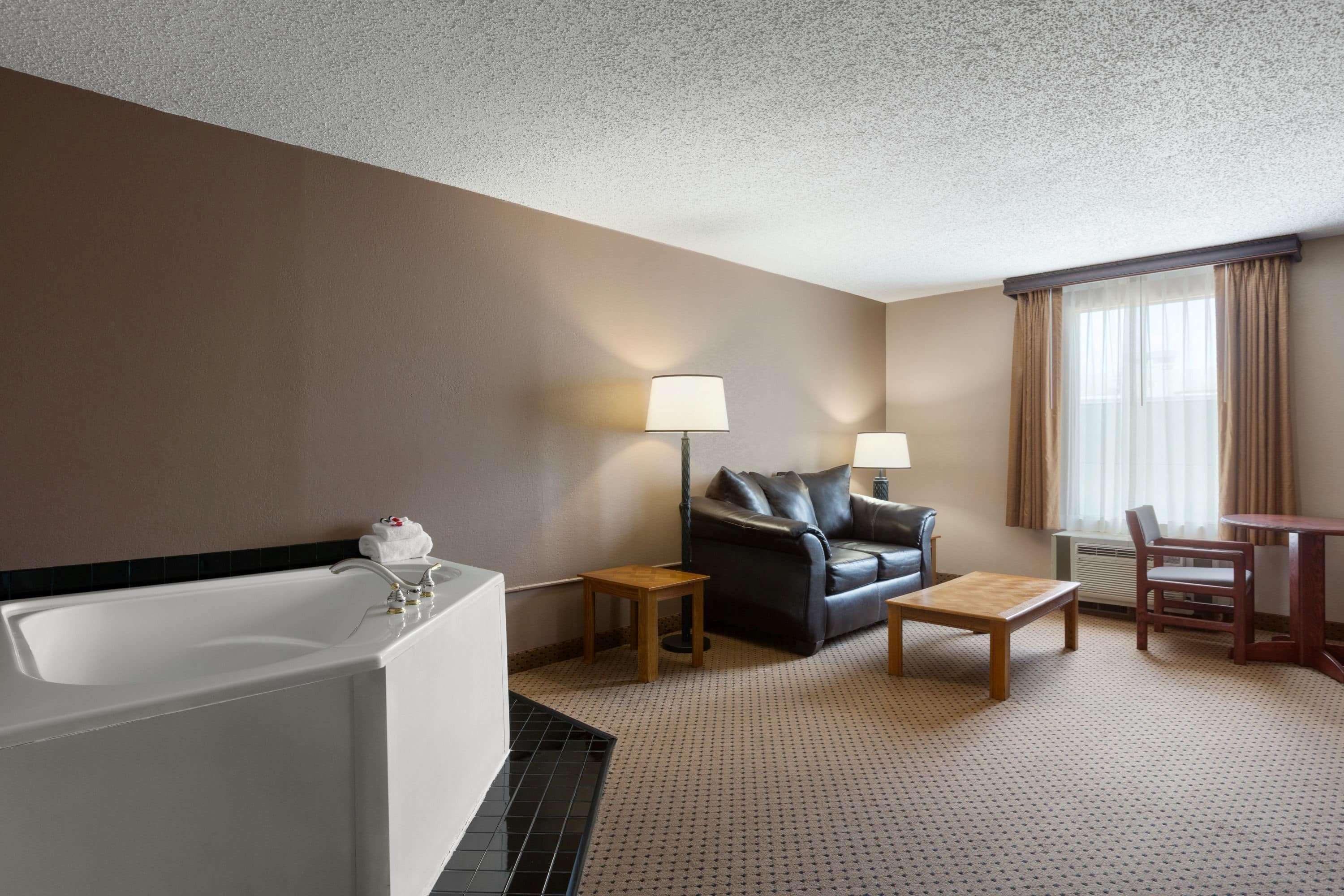 Baymont By Wyndham Mandan Bismarck Area Hotel Екстериор снимка