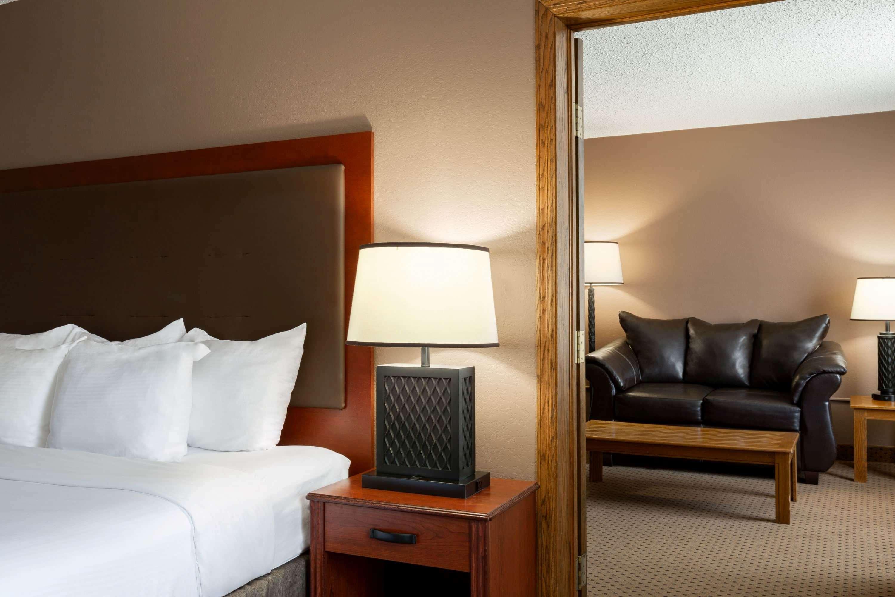 Baymont By Wyndham Mandan Bismarck Area Hotel Екстериор снимка