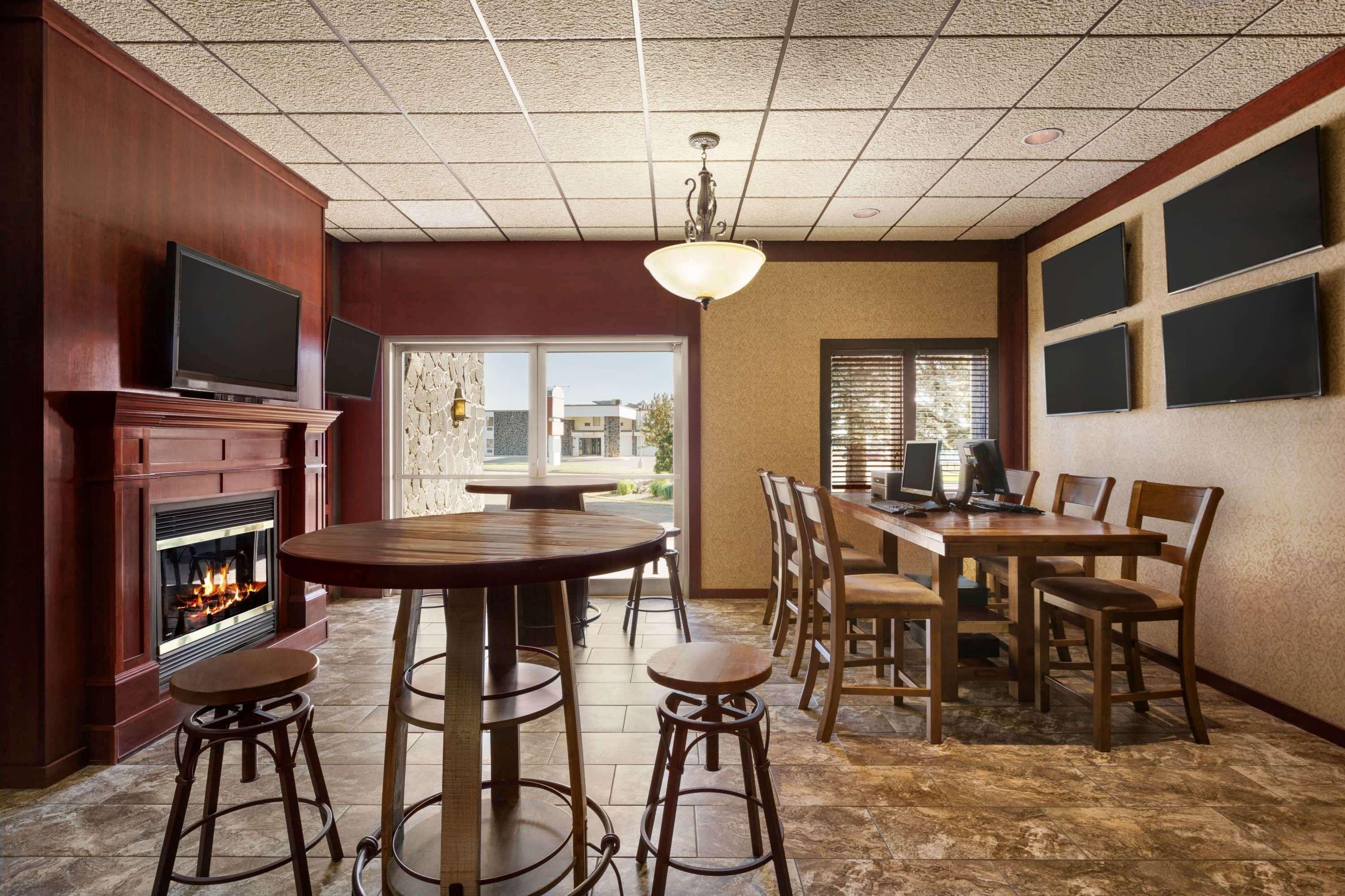 Baymont By Wyndham Mandan Bismarck Area Hotel Екстериор снимка