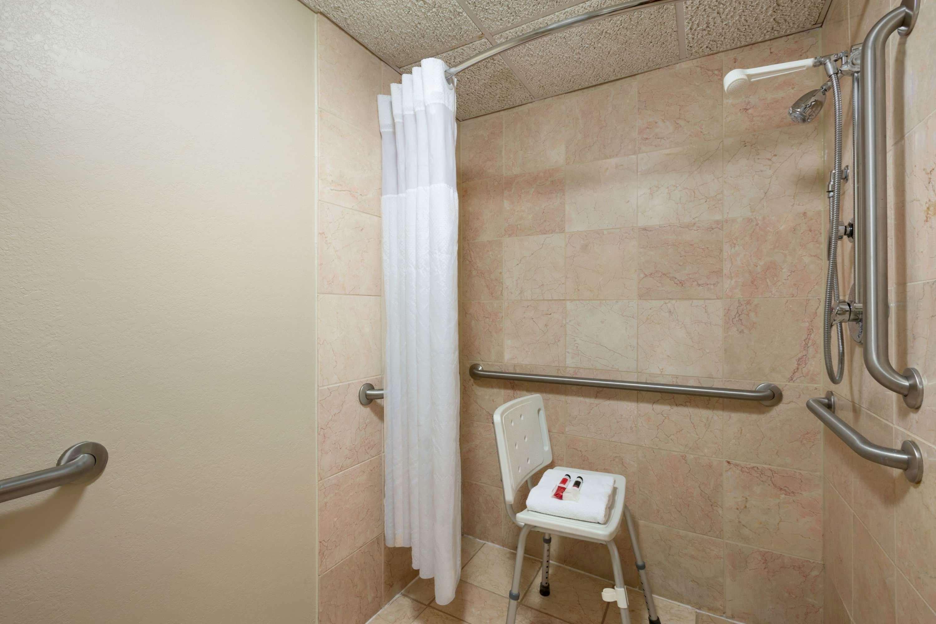 Baymont By Wyndham Mandan Bismarck Area Hotel Екстериор снимка